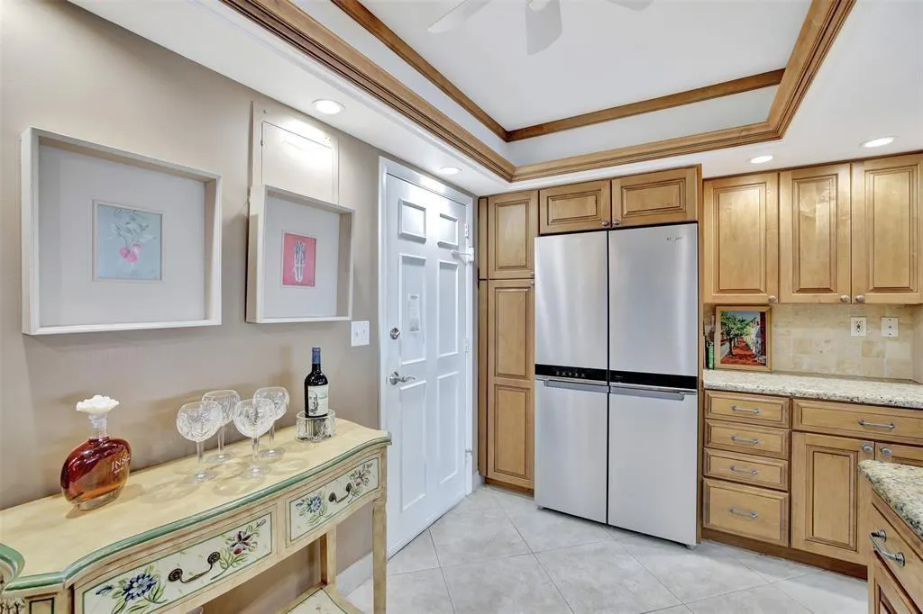 3233 NE 34th St, #505