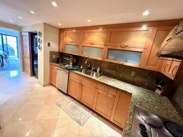 1540 NE Quayside Ter, #D1