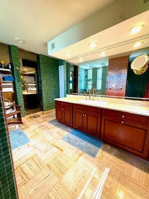 1540 NE Quayside Ter, #D1