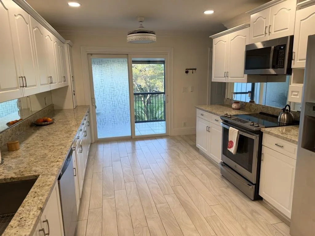 2920 Florida Blvd, #215