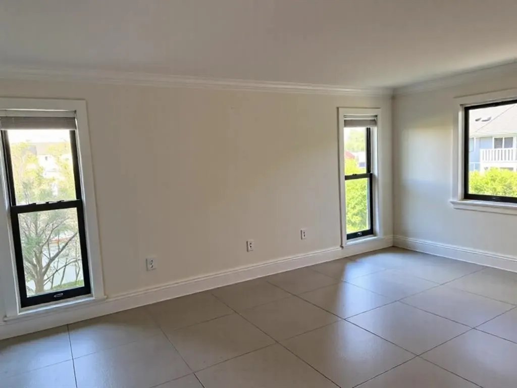 2920 Florida Blvd, #215