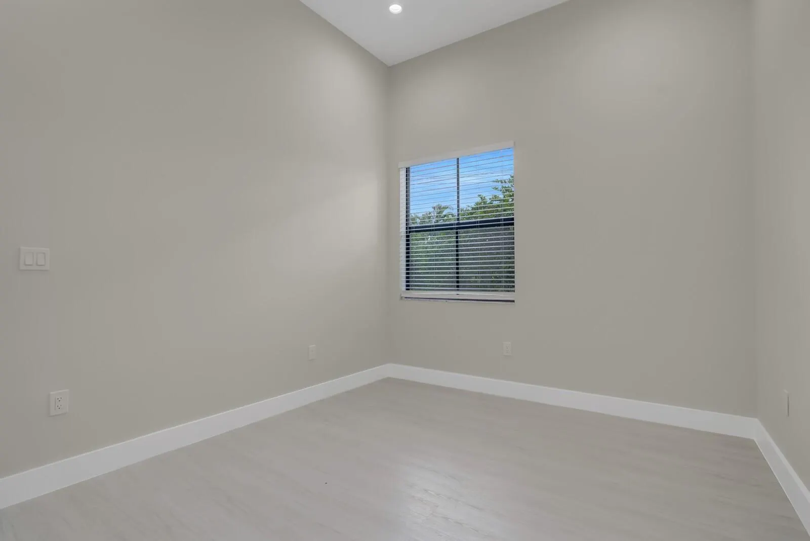 8504 NW 37th Ct