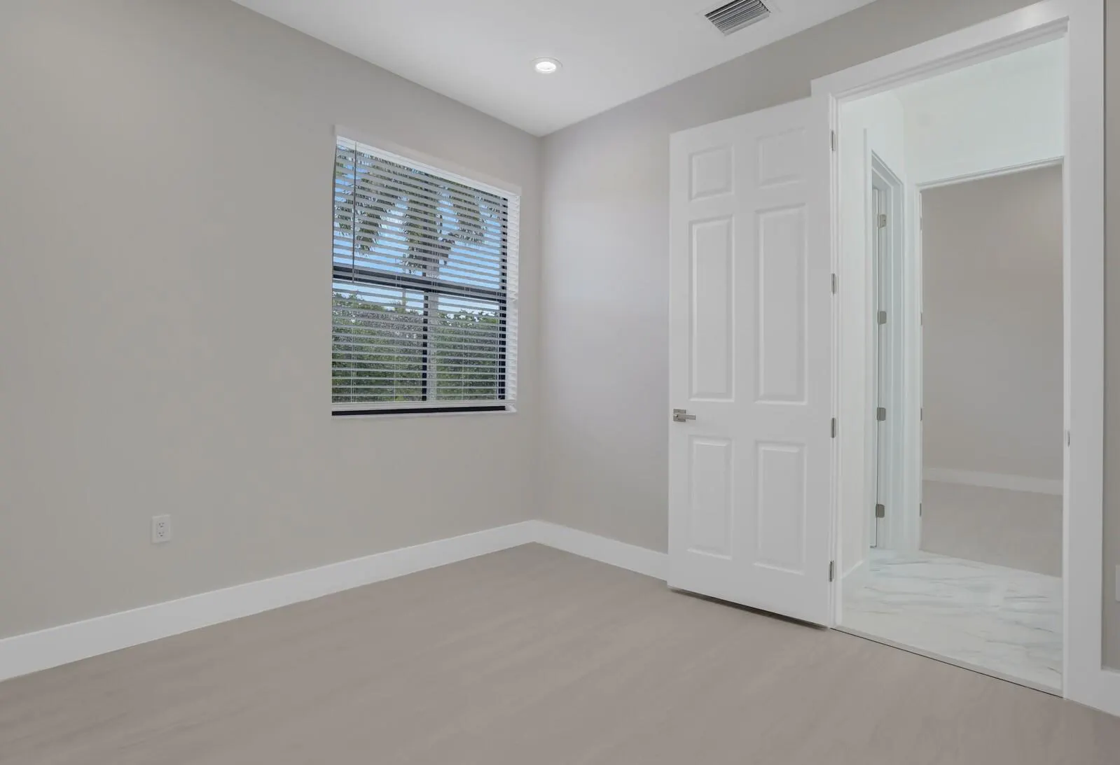 8504 NW 37th Ct