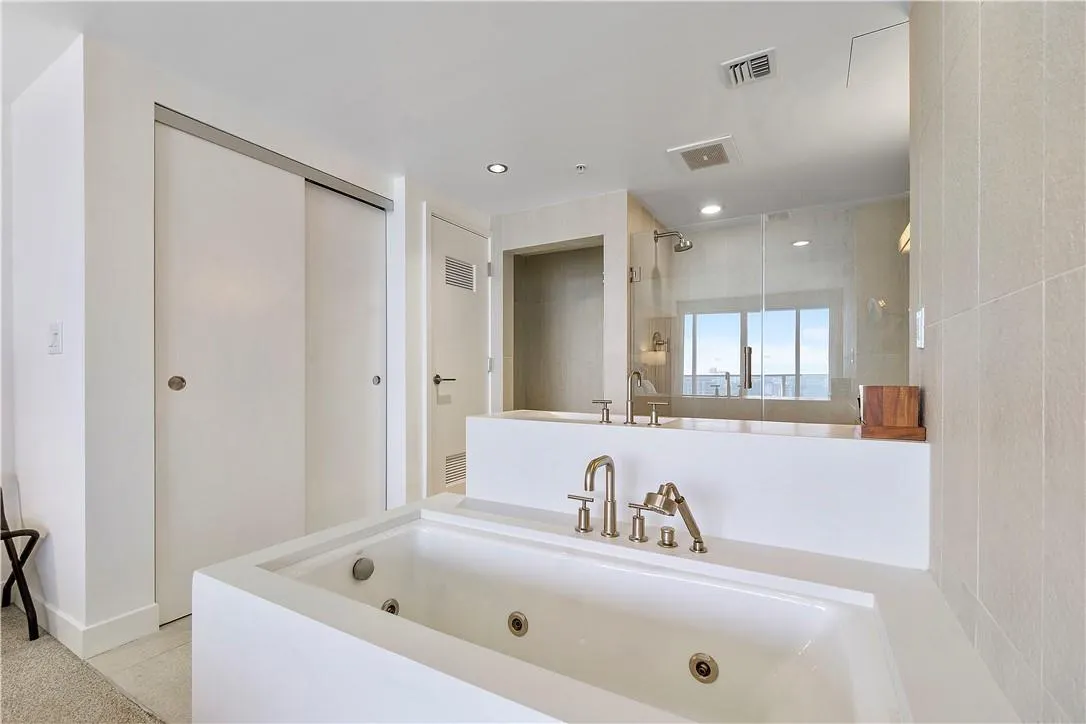 3101 Bayshore Dr