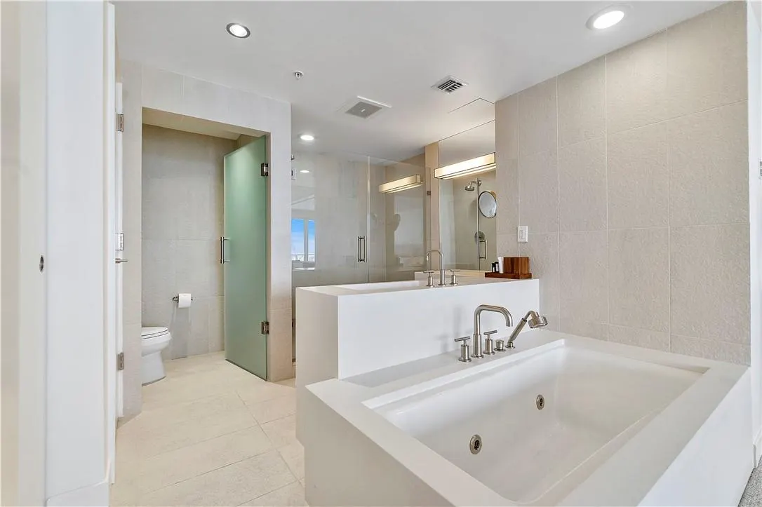 3101 Bayshore Dr