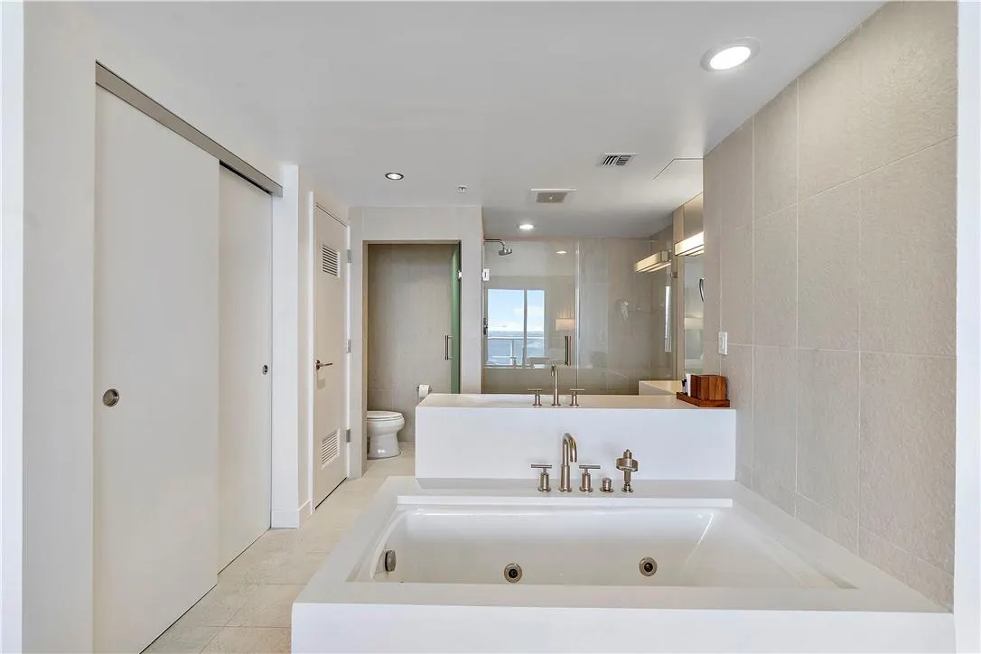 3101 Bayshore Dr