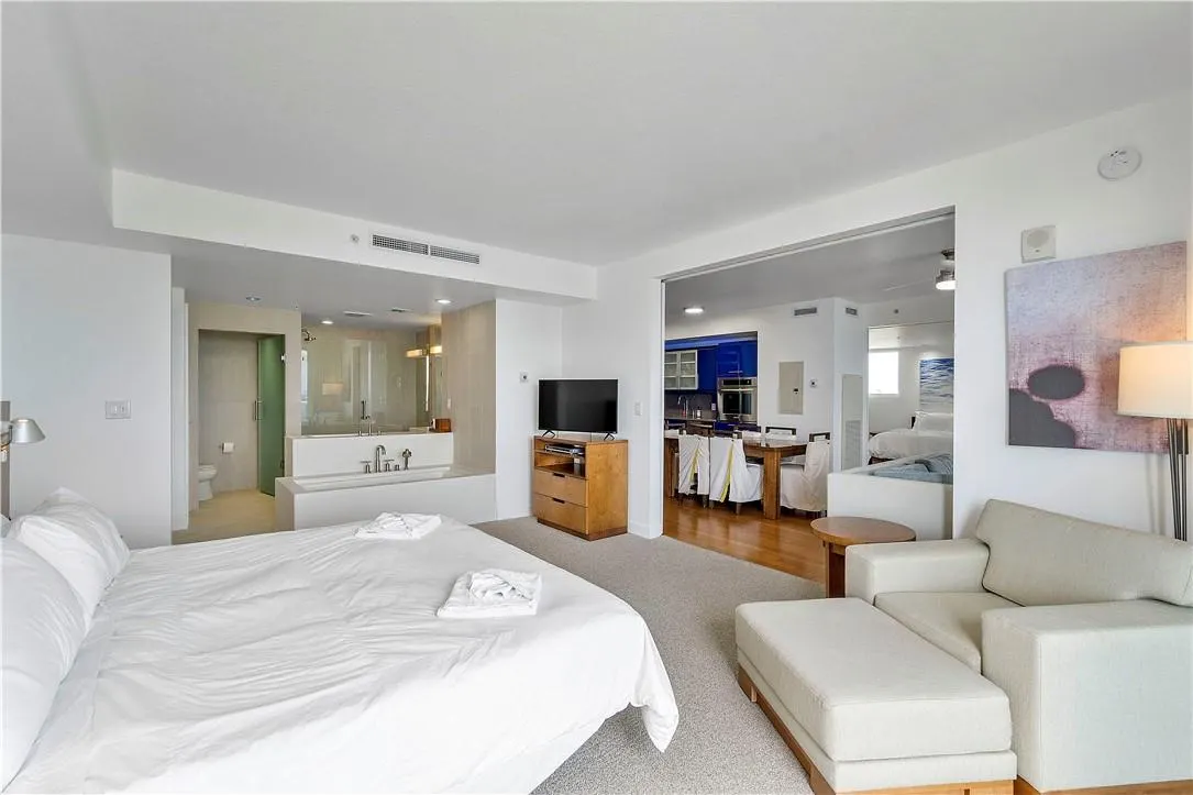 3101 Bayshore Dr