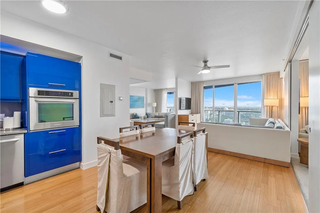 3101 Bayshore Dr