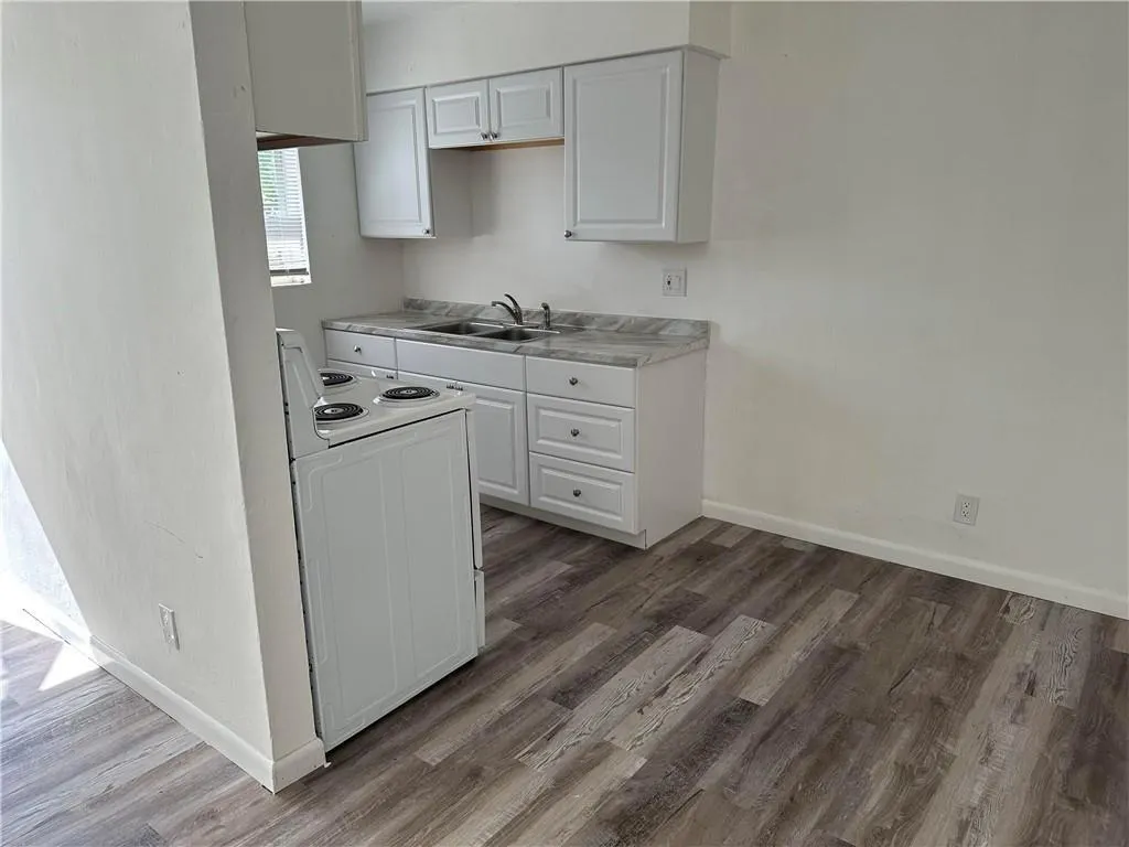 300 SE 9th Ct, #3