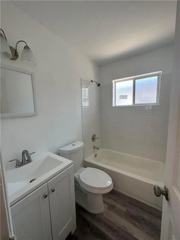300 SE 9th Ct, #3