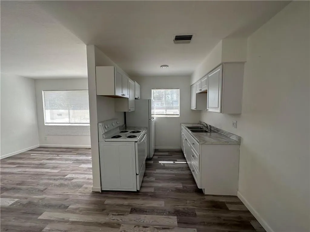 300 SE 9th Ct, #3