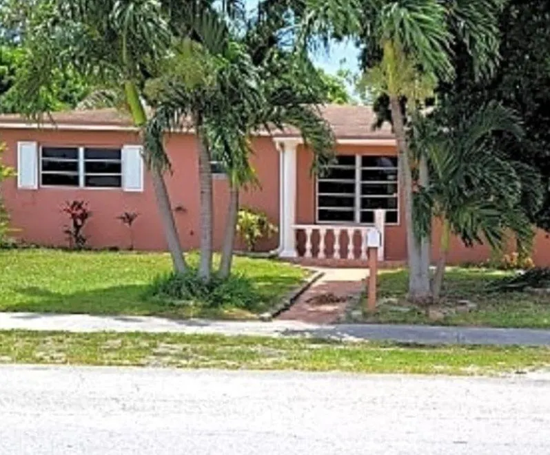 30 NW 189th St