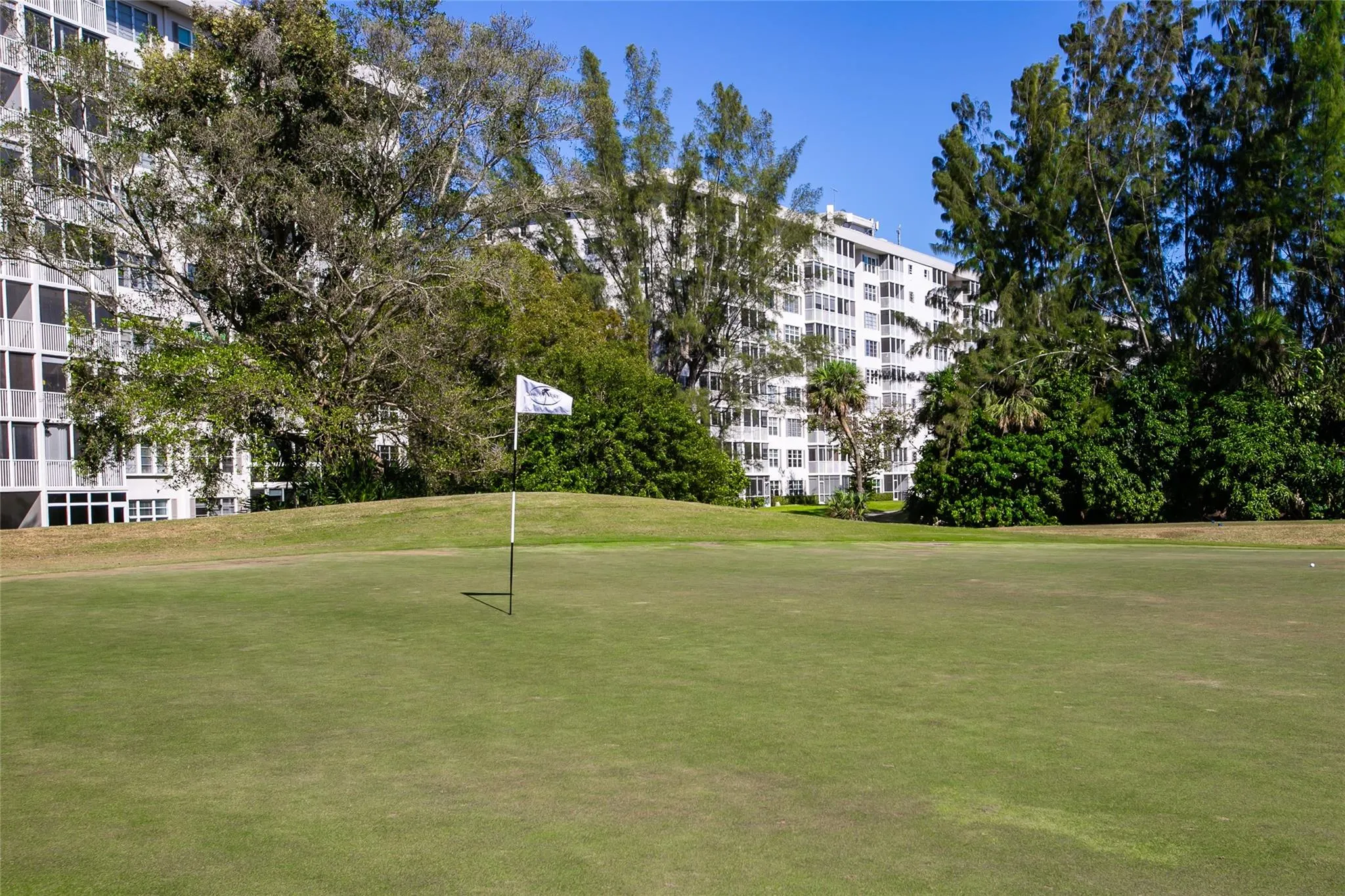 3200 N N Palm Aire, #105