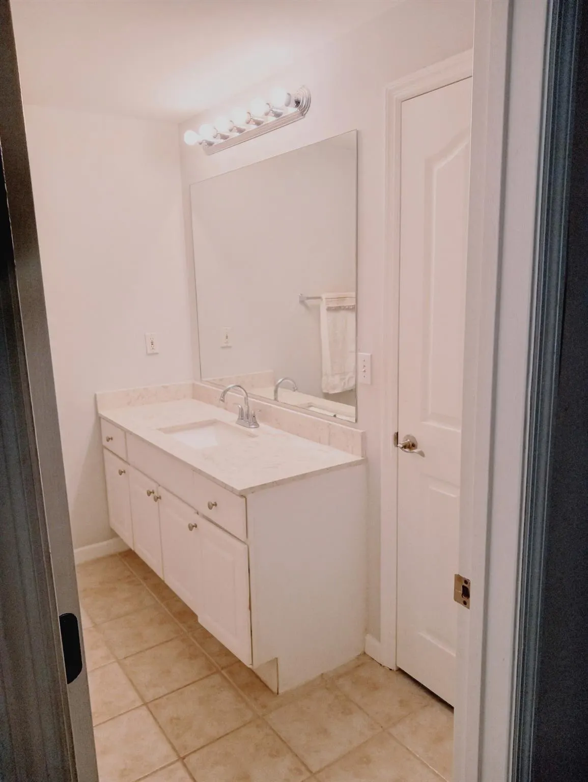 2018 Alta Meadows Ln, #407
