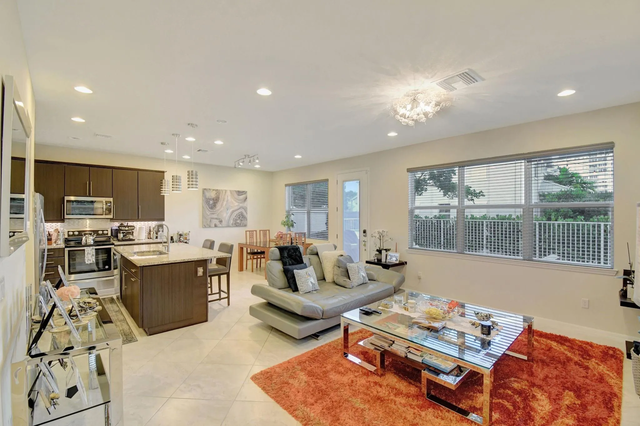 1105 Banyan Dr