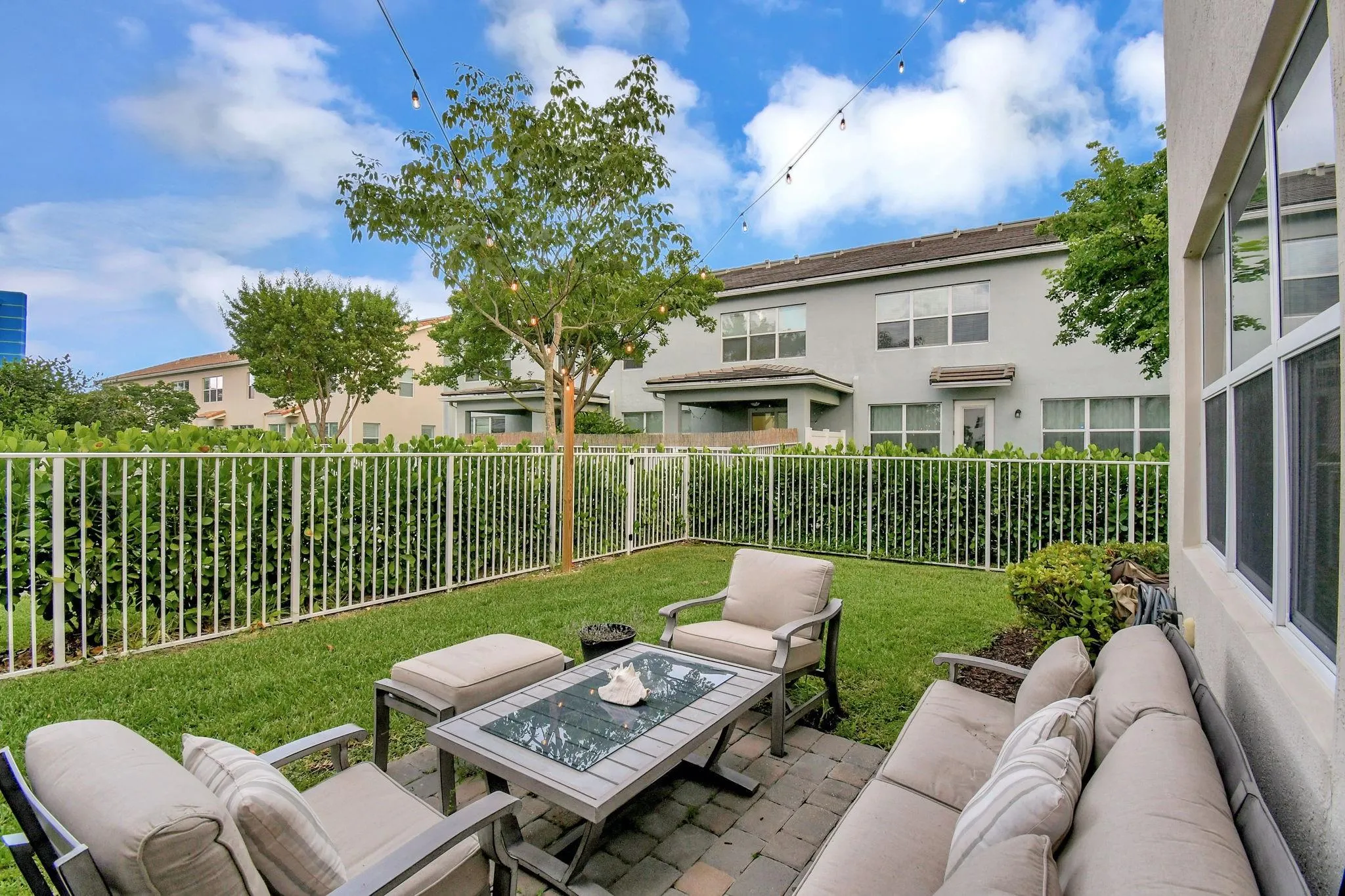 1105 Banyan Dr