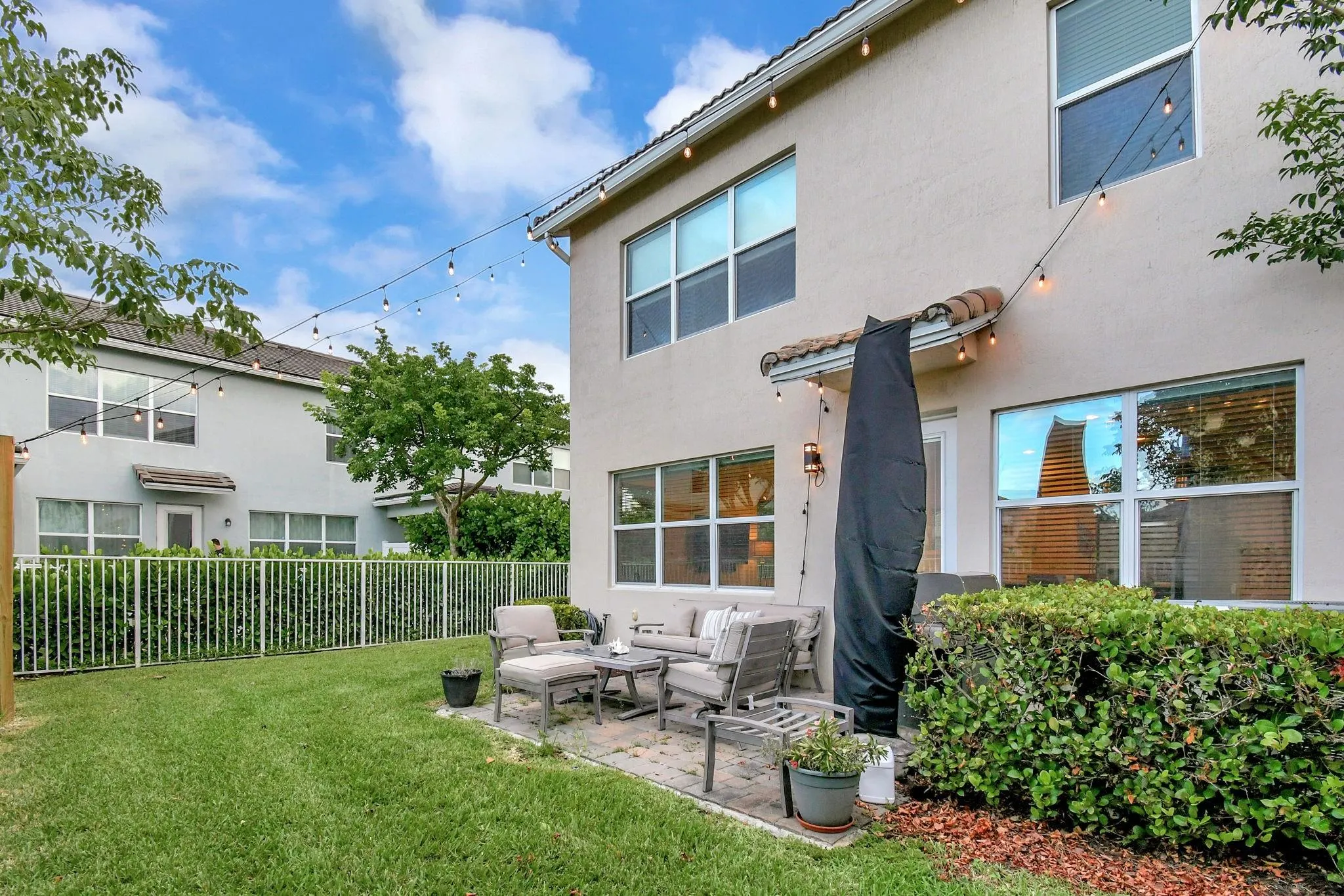 1105 Banyan Dr