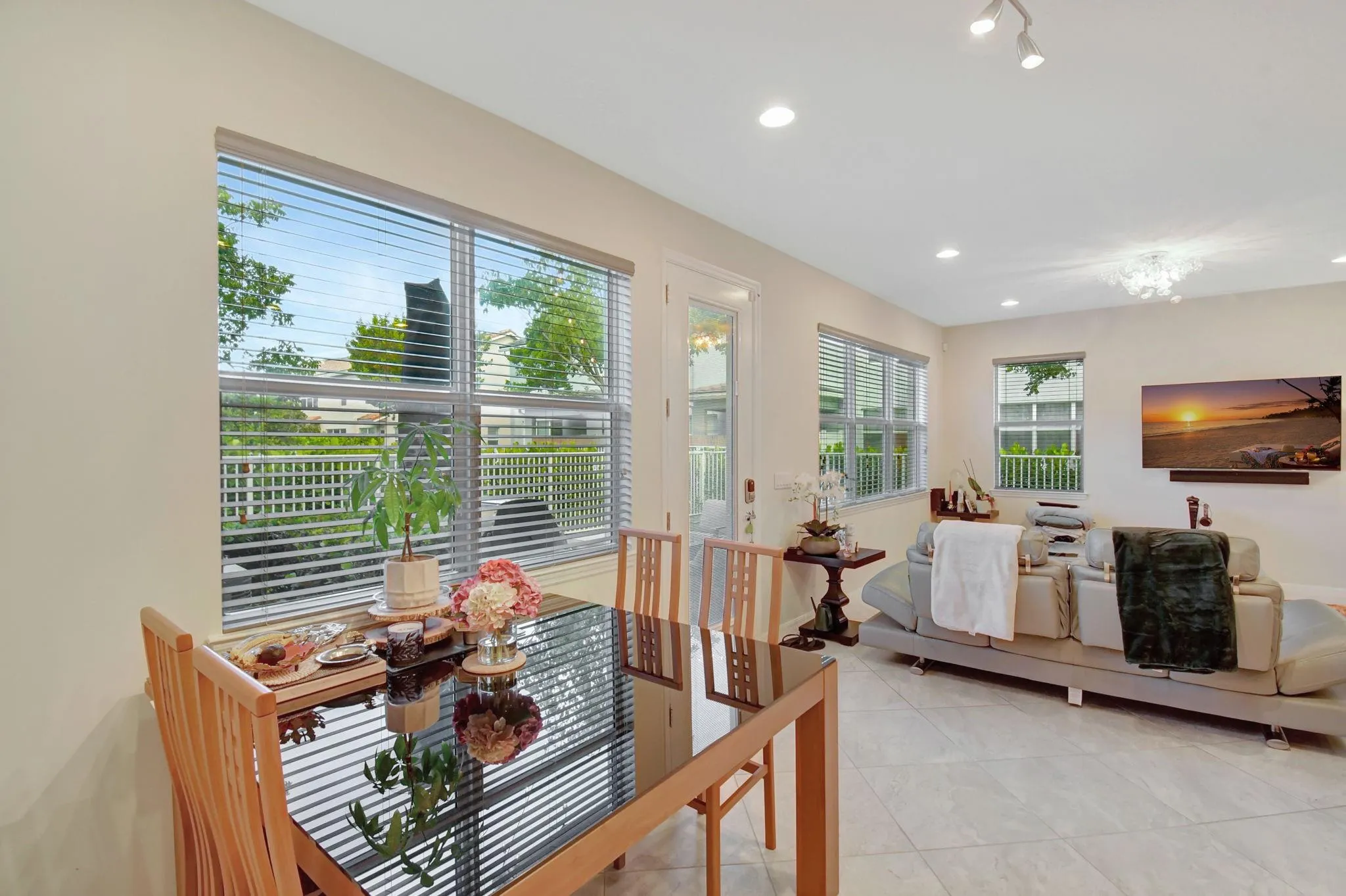 1105 Banyan Dr