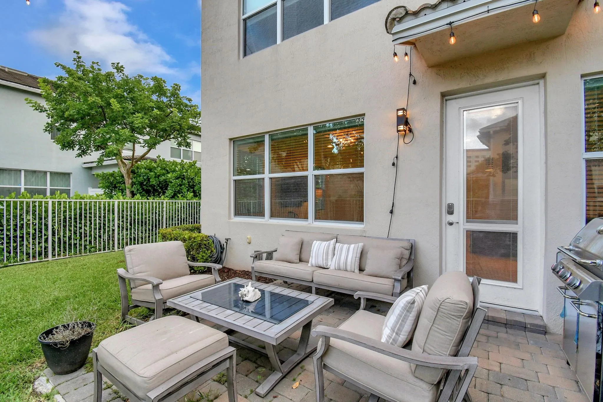 1105 Banyan Dr