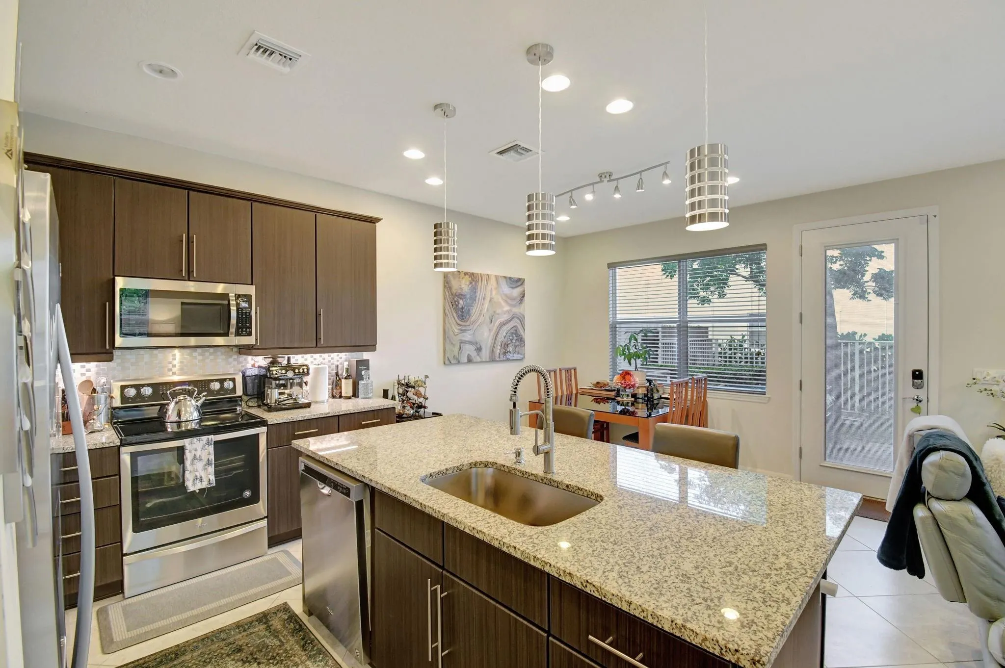 1105 Banyan Dr