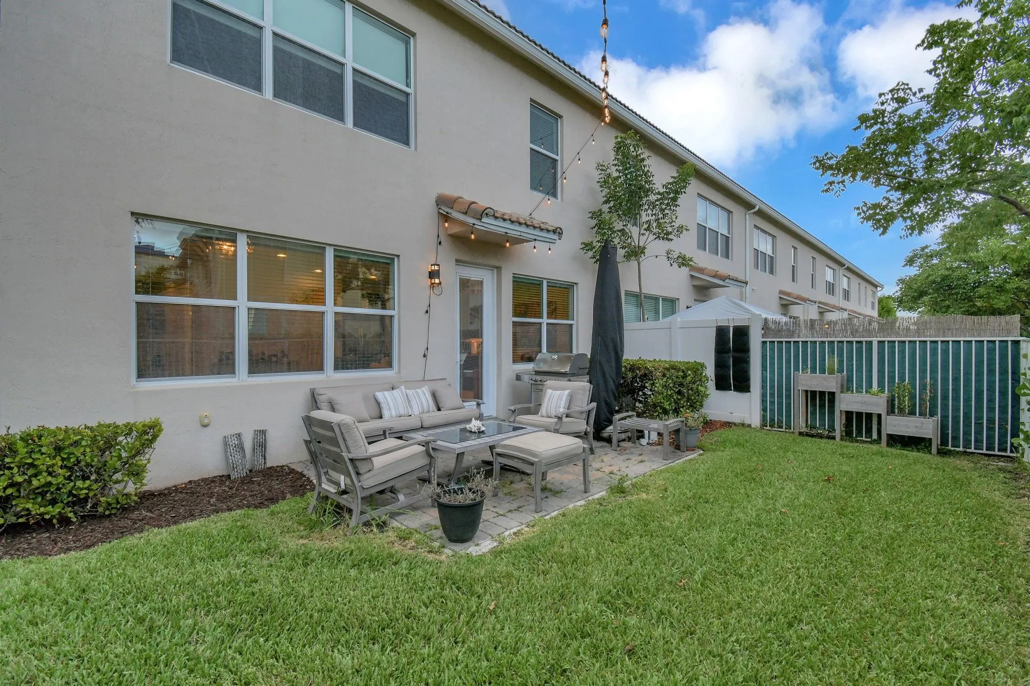 1105 Banyan Dr