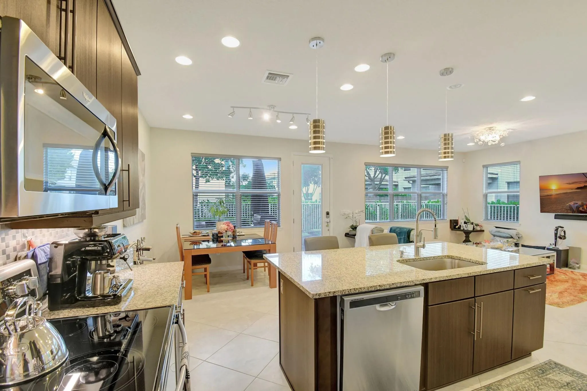 1105 Banyan Dr
