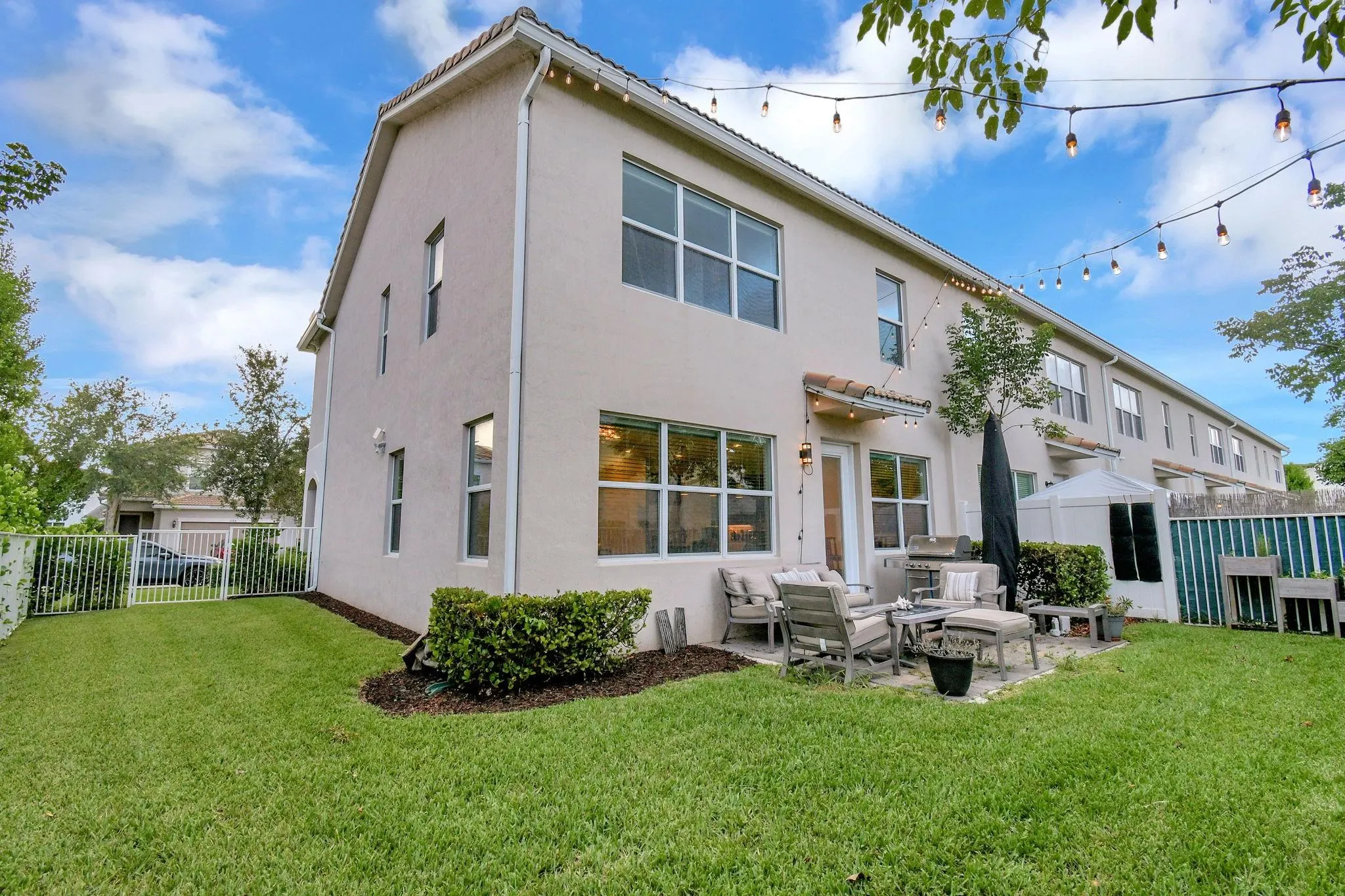 1105 Banyan Dr