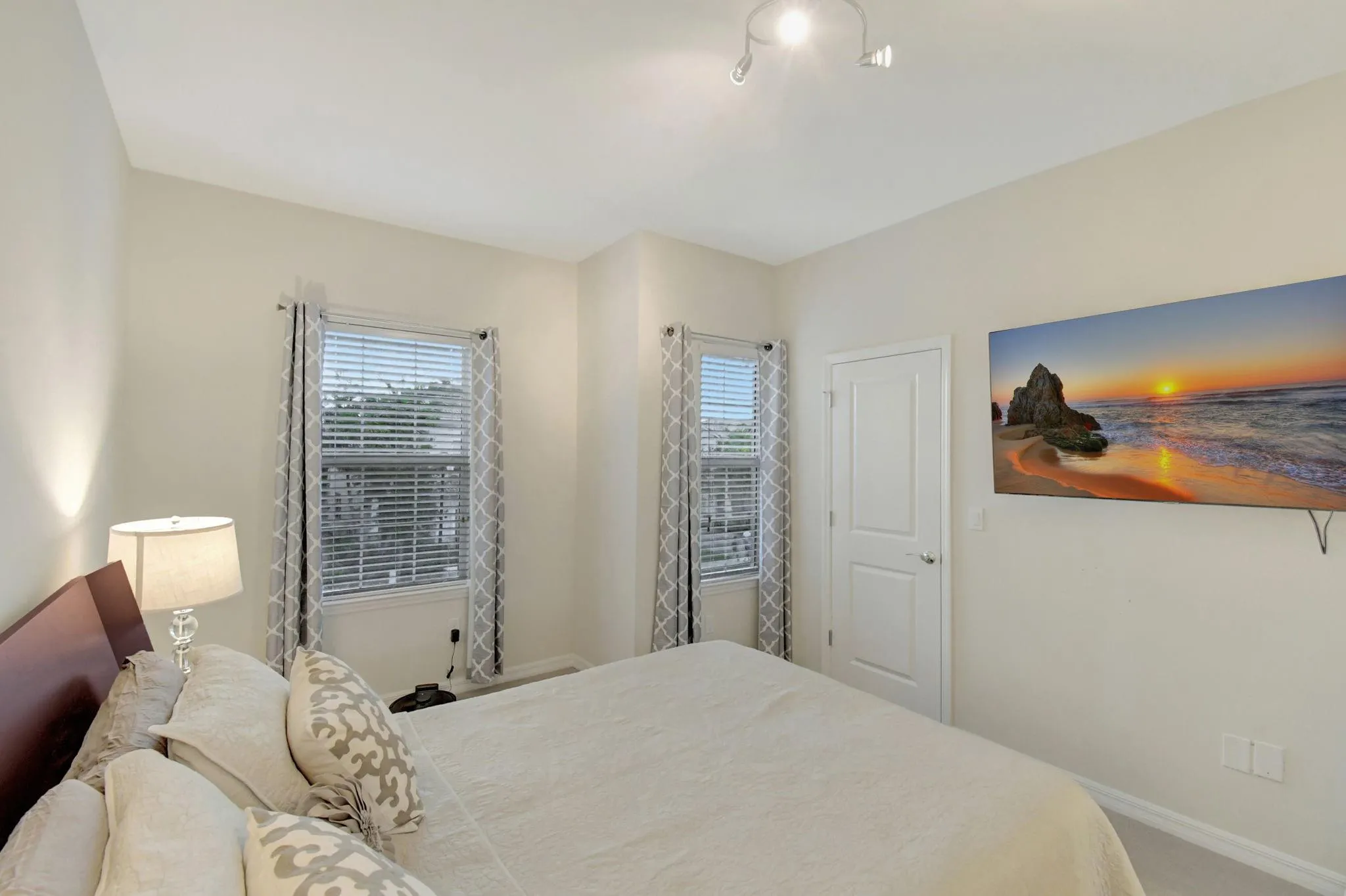 1105 Banyan Dr