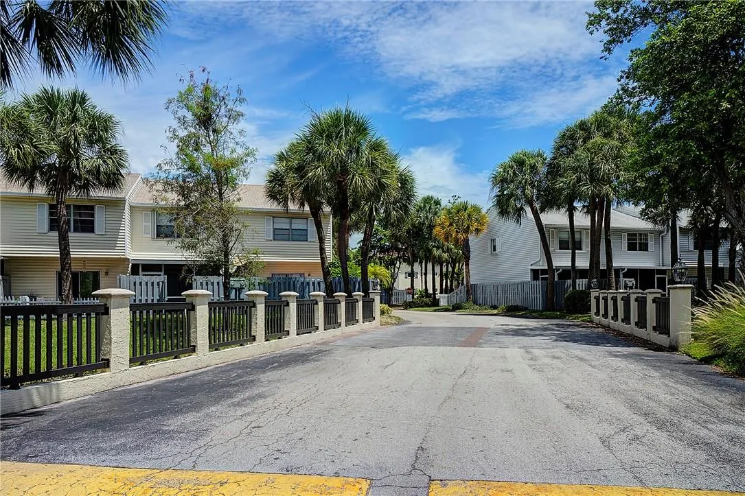 117 SW 3rd St