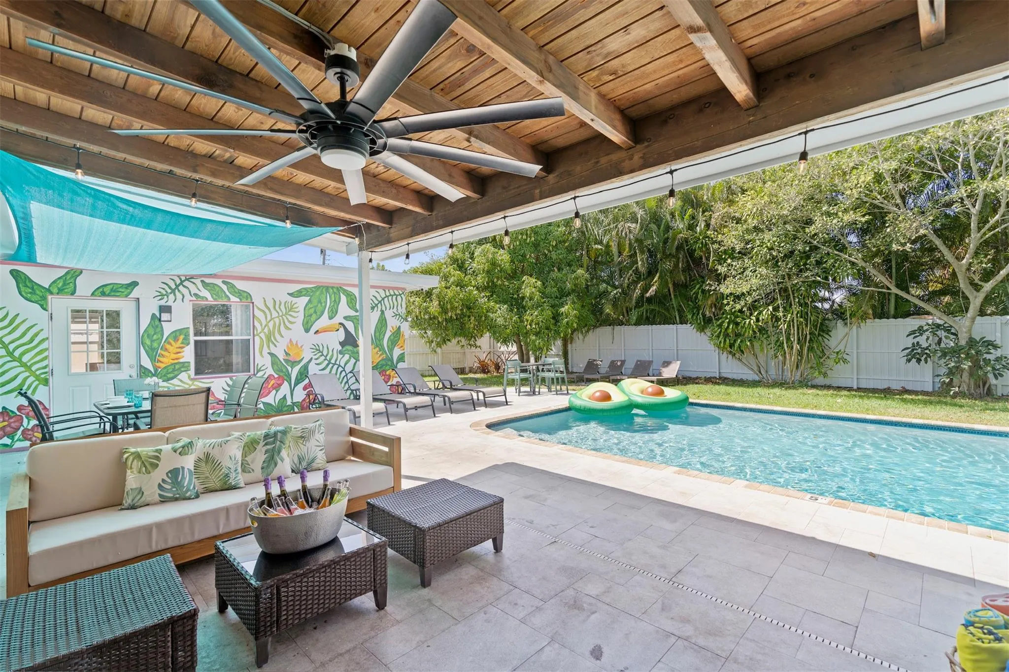 1605 Nanette Ct