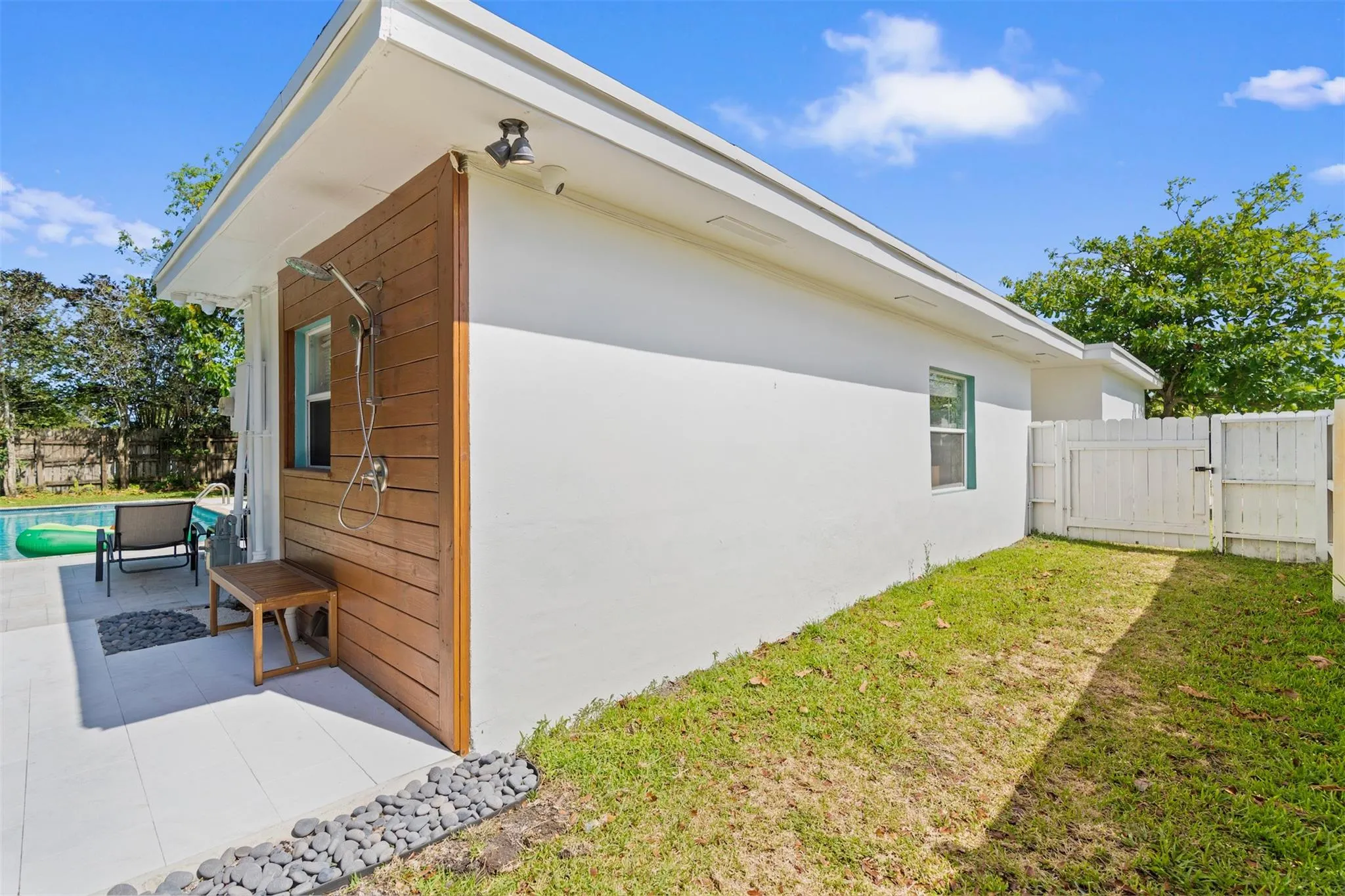 1605 Nanette Ct