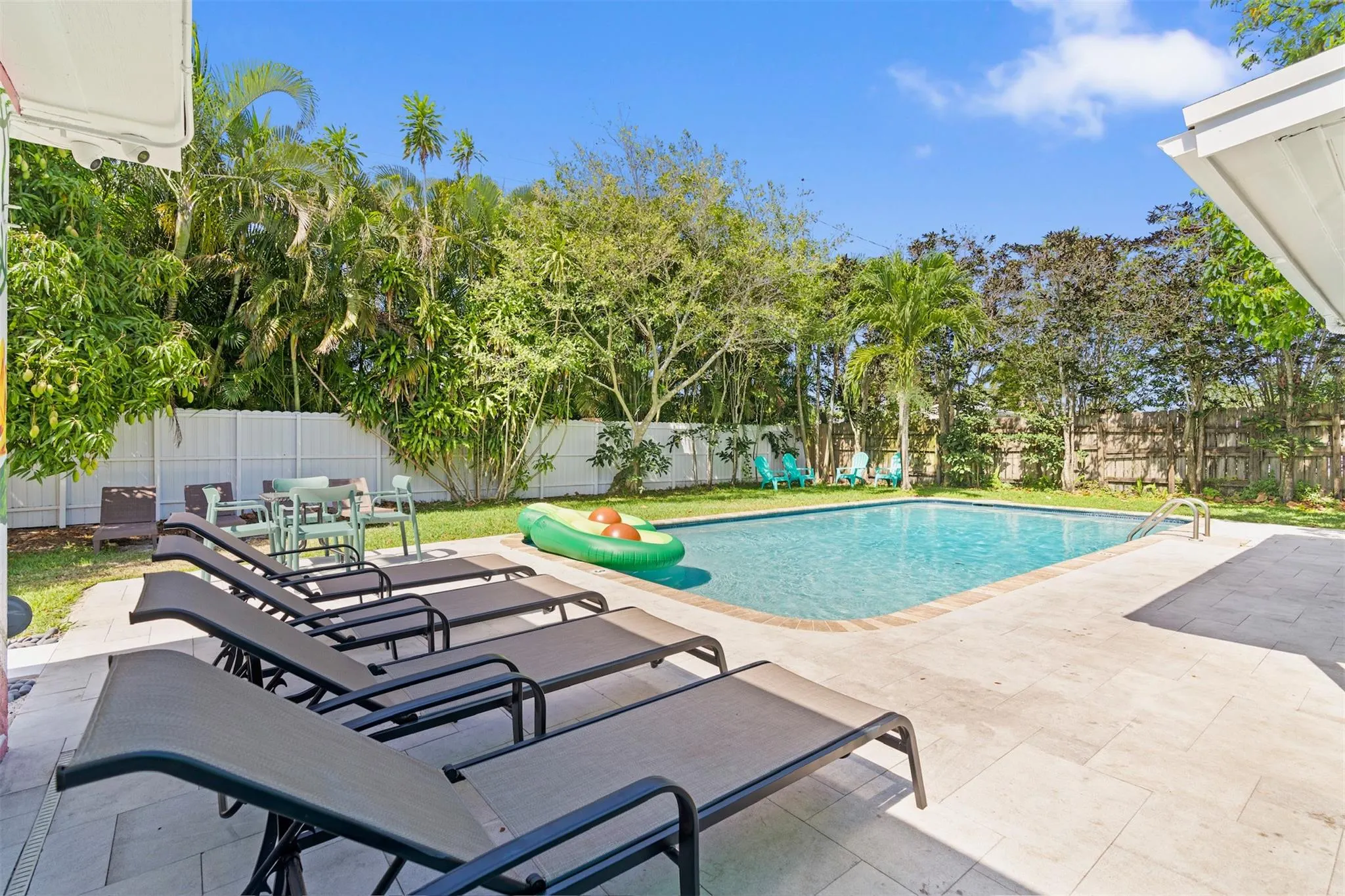 1605 Nanette Ct