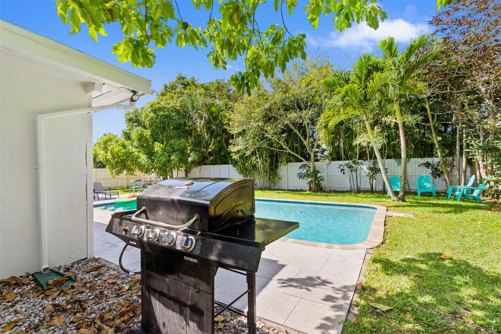 1605 Nanette Ct