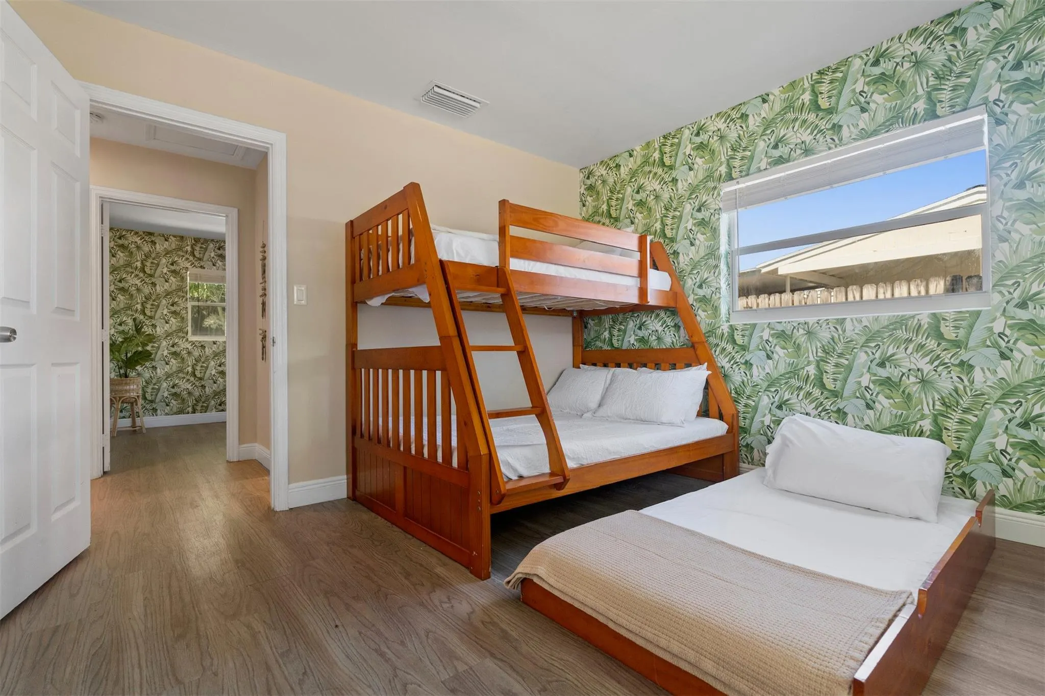 1605 Nanette Ct