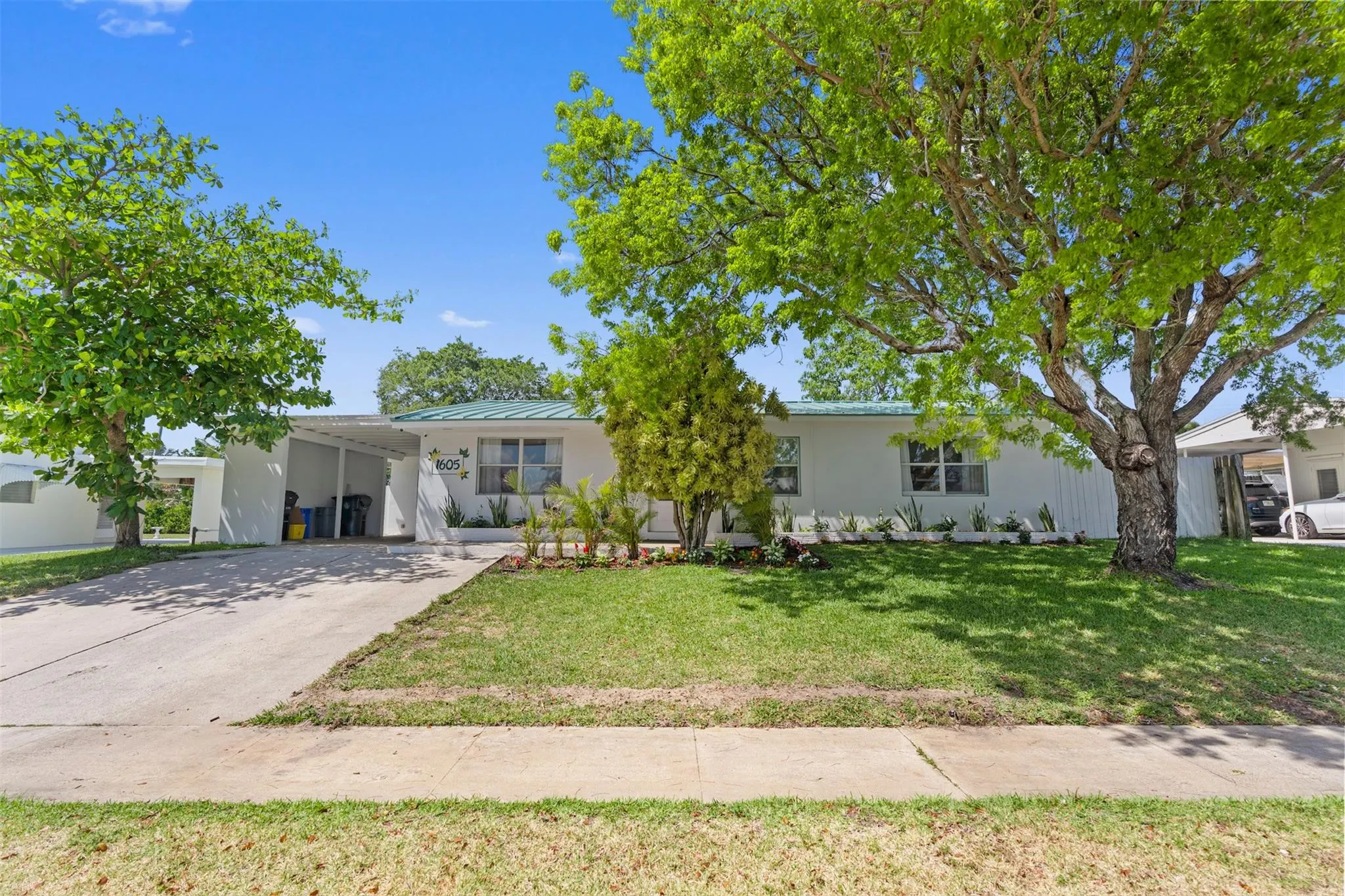 1605 Nanette Ct