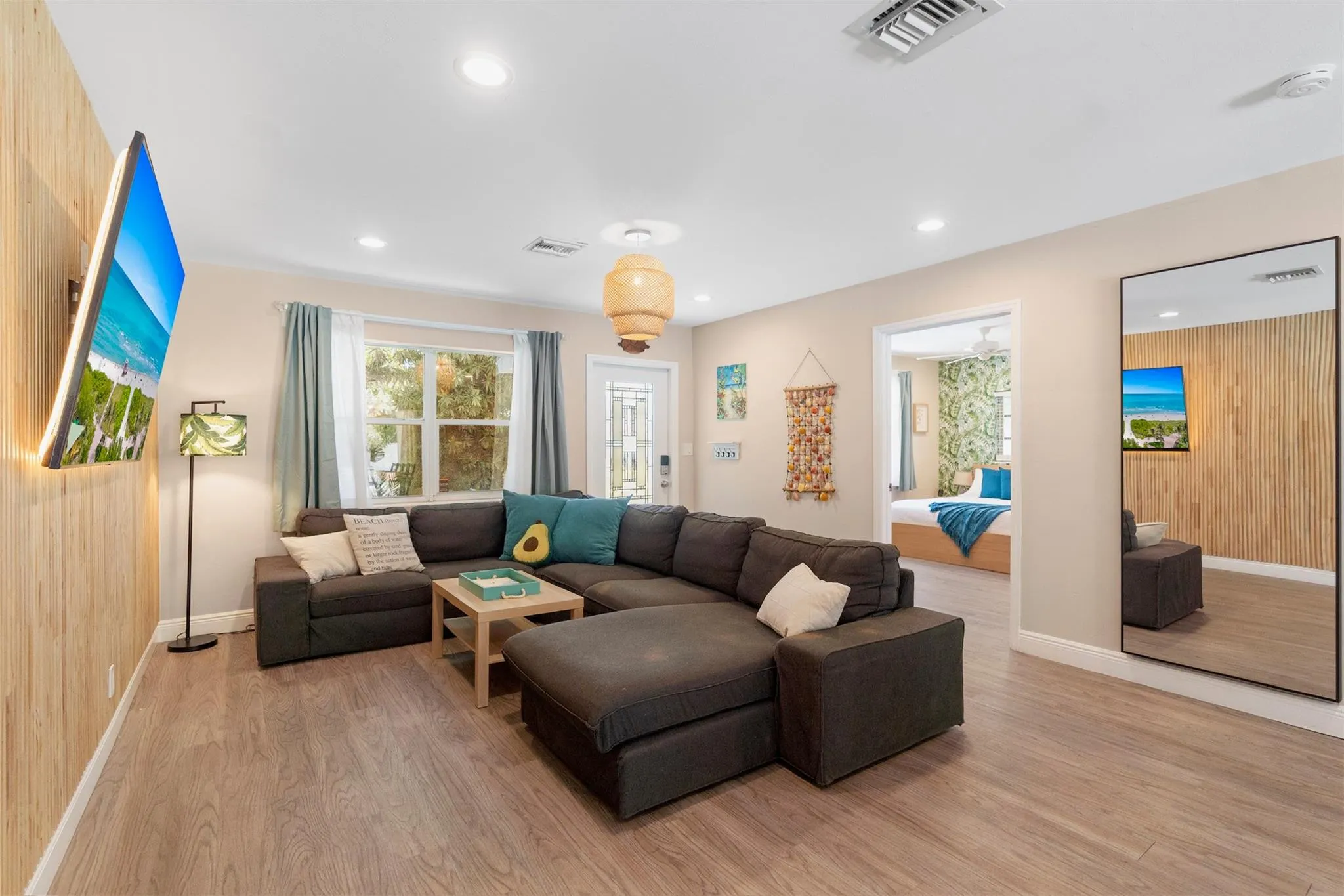 1605 Nanette Ct