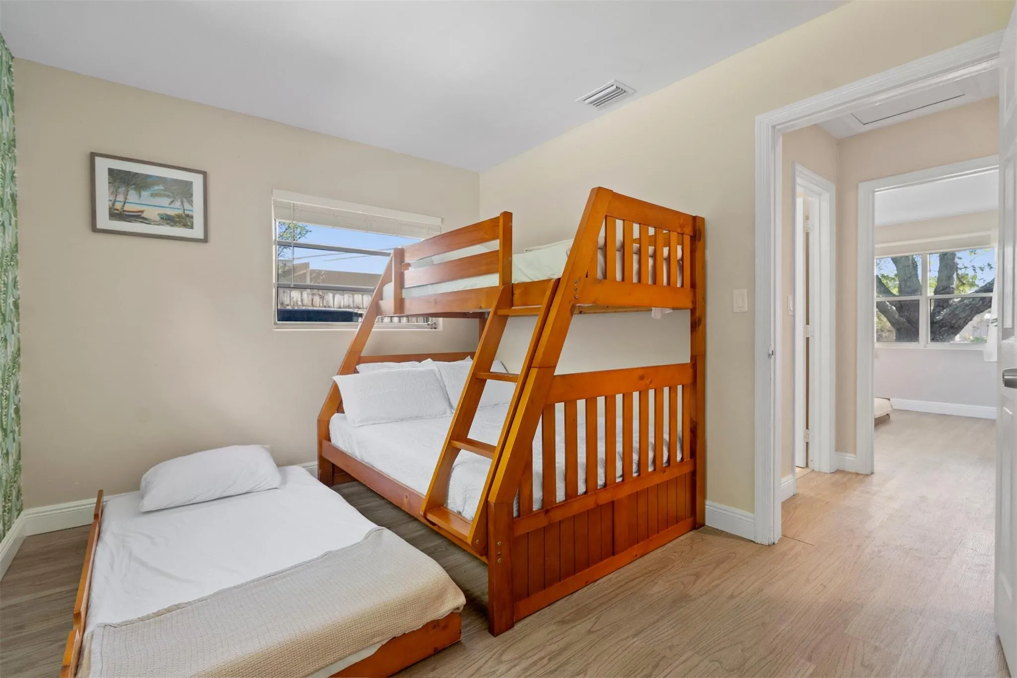 1605 Nanette Ct