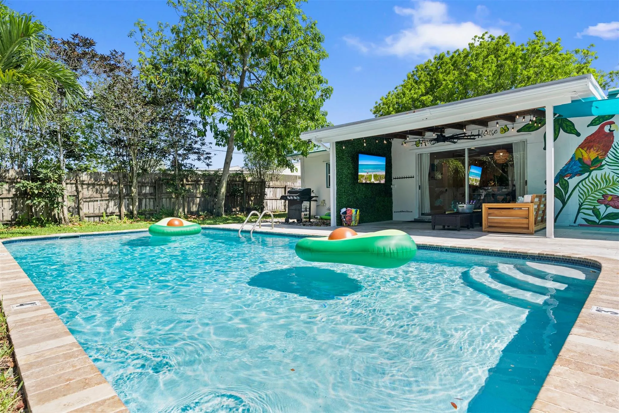 1605 Nanette Ct