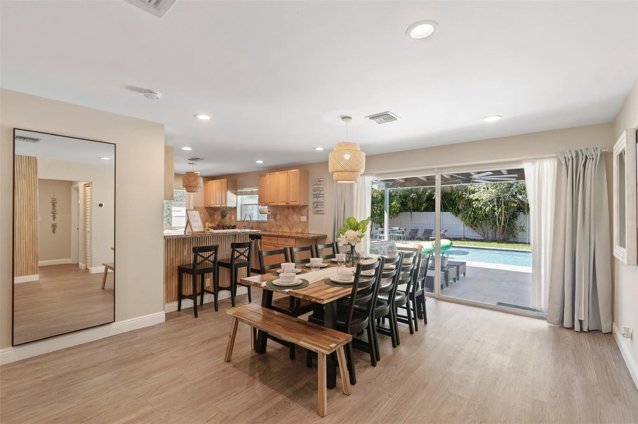 1605 Nanette Ct