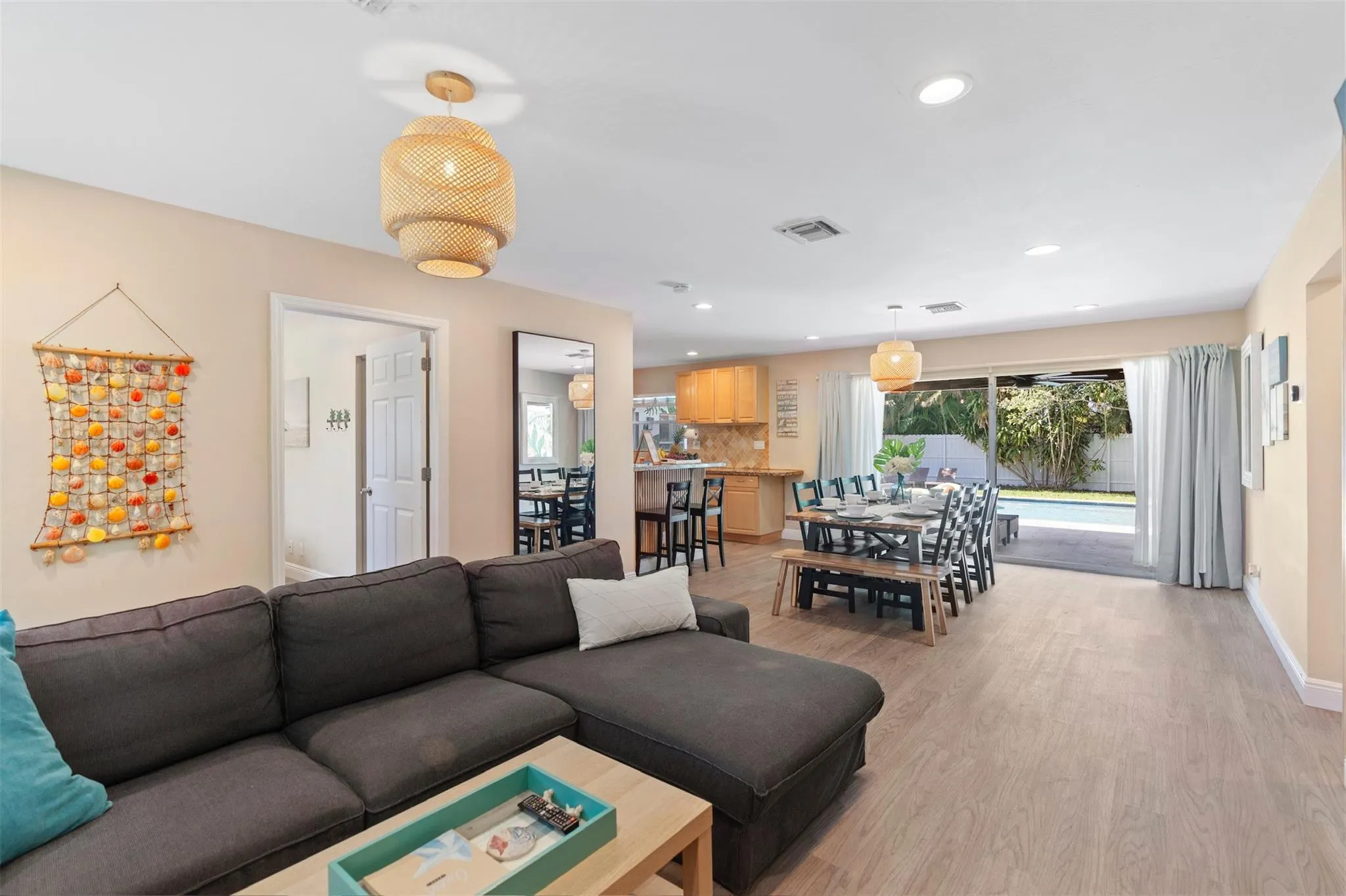 1605 Nanette Ct