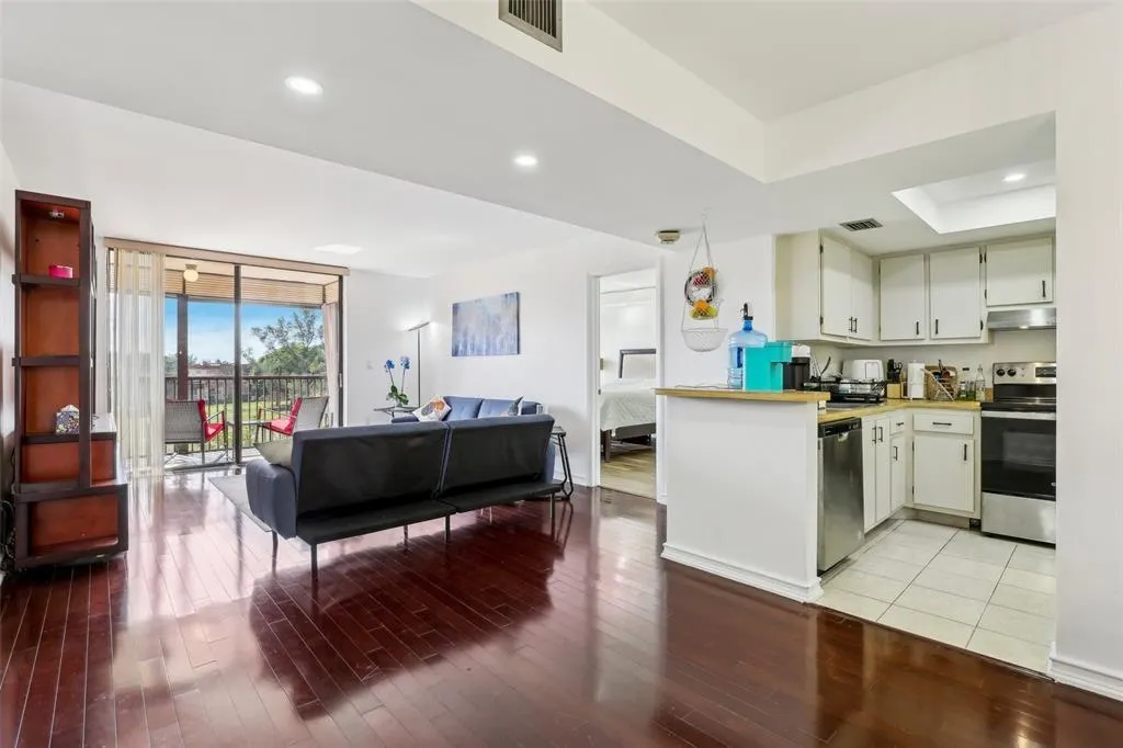 5570 NW 44th St, #510A