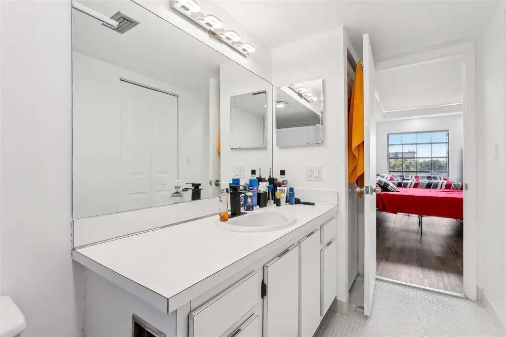 5570 NW 44th St, #510A