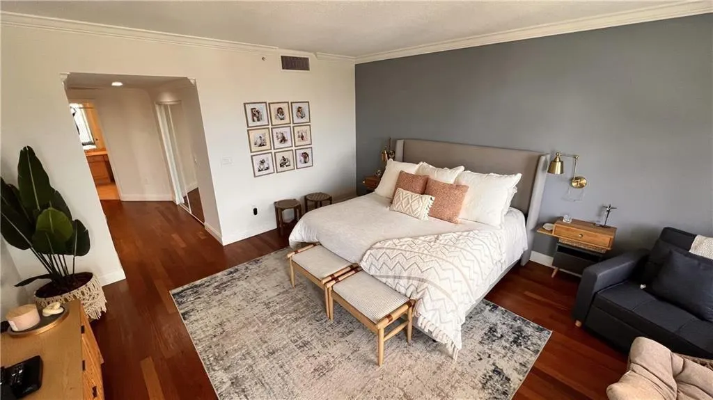 100 S Birch Rd, #1403