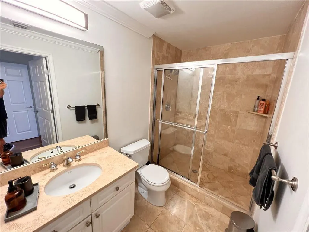100 S Birch Rd, #1403