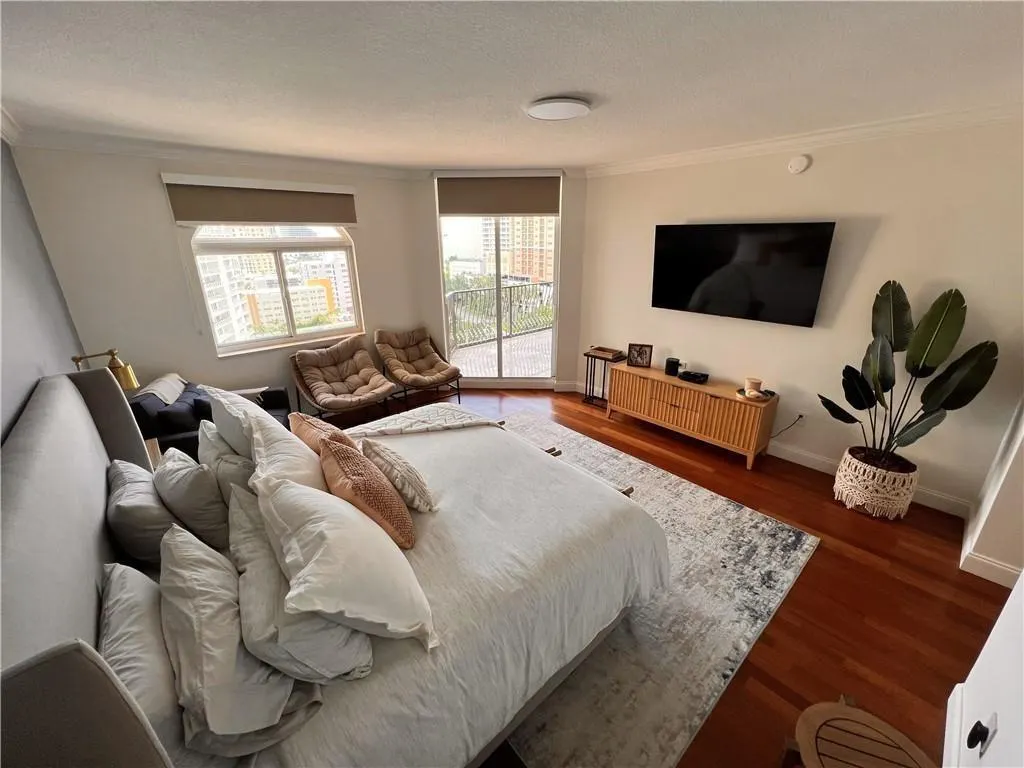 100 S Birch Rd, #1403