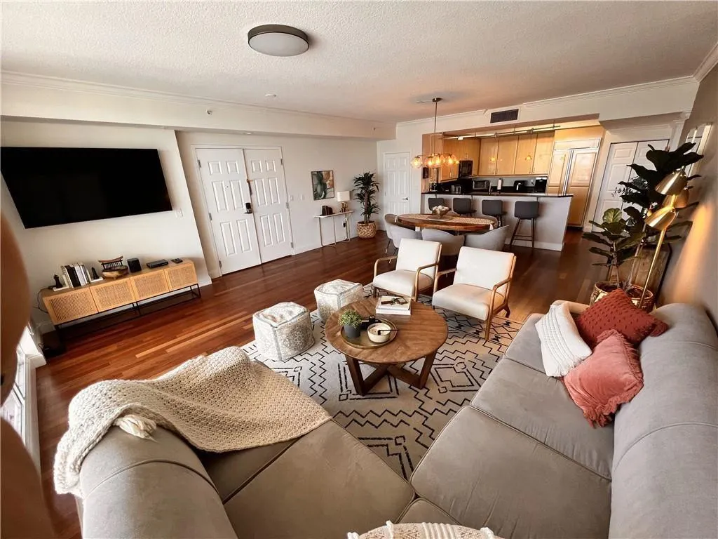 100 S Birch Rd, #1403