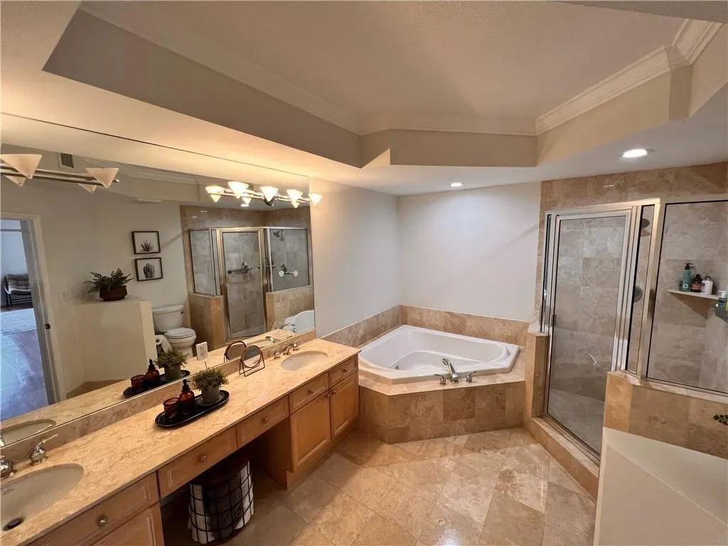 100 S Birch Rd, #1403