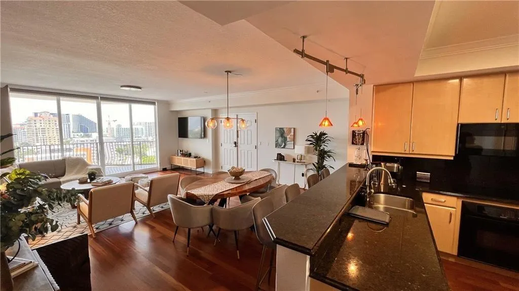 100 S Birch Rd, #1403