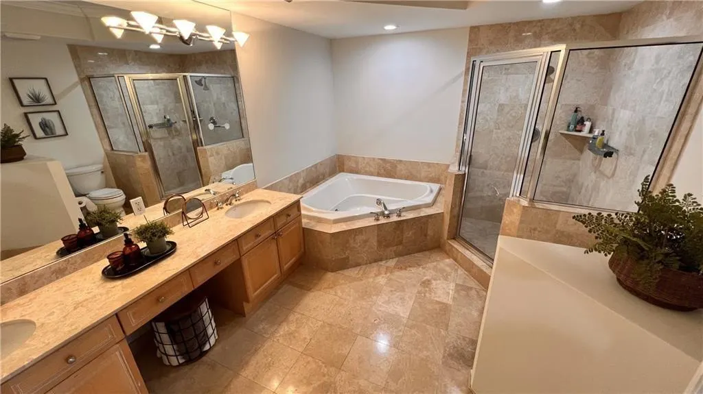 100 S Birch Rd, #1403