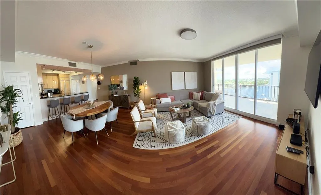100 S Birch Rd, #1403
